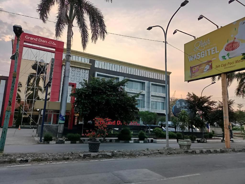 Grand Dian Hotel Slawi Tegal  Extérieur photo
