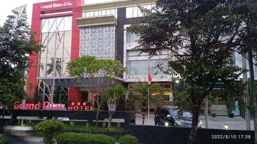 Grand Dian Hotel Slawi Tegal  Extérieur photo