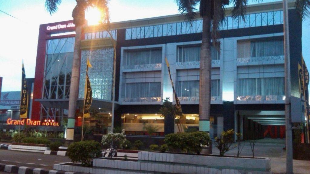 Grand Dian Hotel Slawi Tegal  Extérieur photo