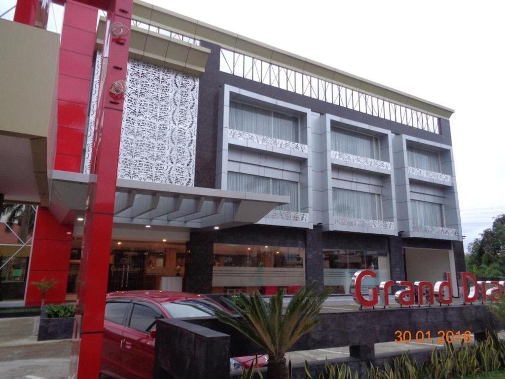 Grand Dian Hotel Slawi Tegal  Extérieur photo